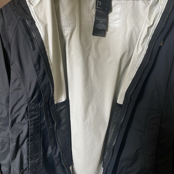 The North Face rain jacket - Picture 5 of 7